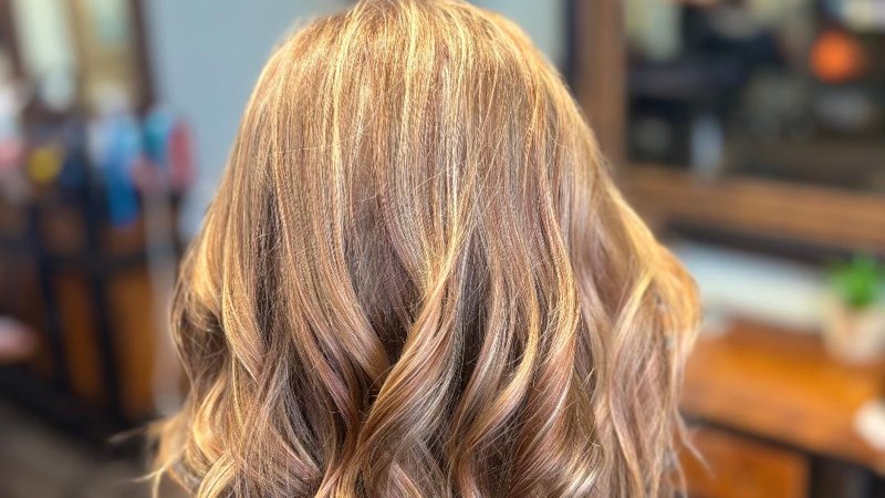 Warm dimensional balayage waves at Entourage Salon