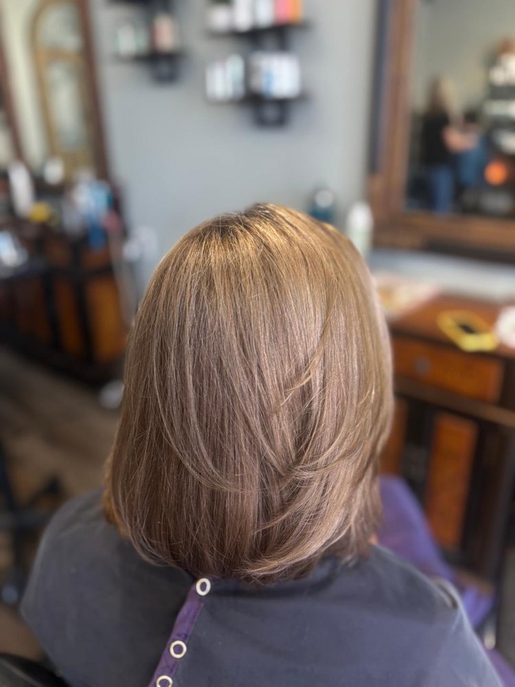 Precision blunt bob haircut at Entourage Salon